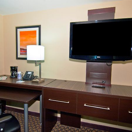 Holiday Inn Express & Suites Jackson/Pearl International Airport Екстериор снимка
